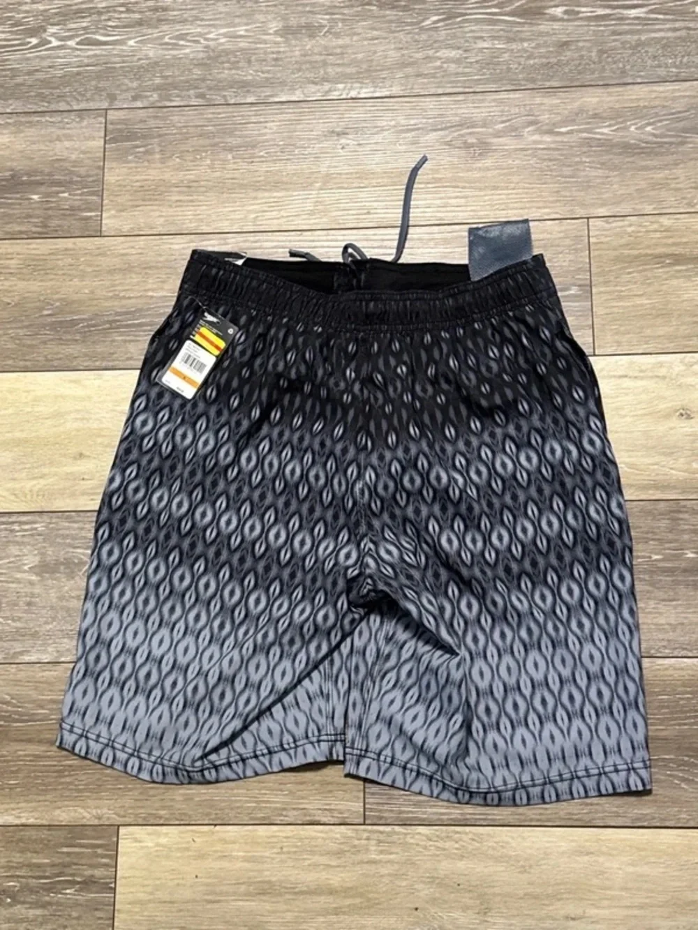 Speedo Men’s Black to Gray Gradient Swim Trunks - Picture 4 of 4